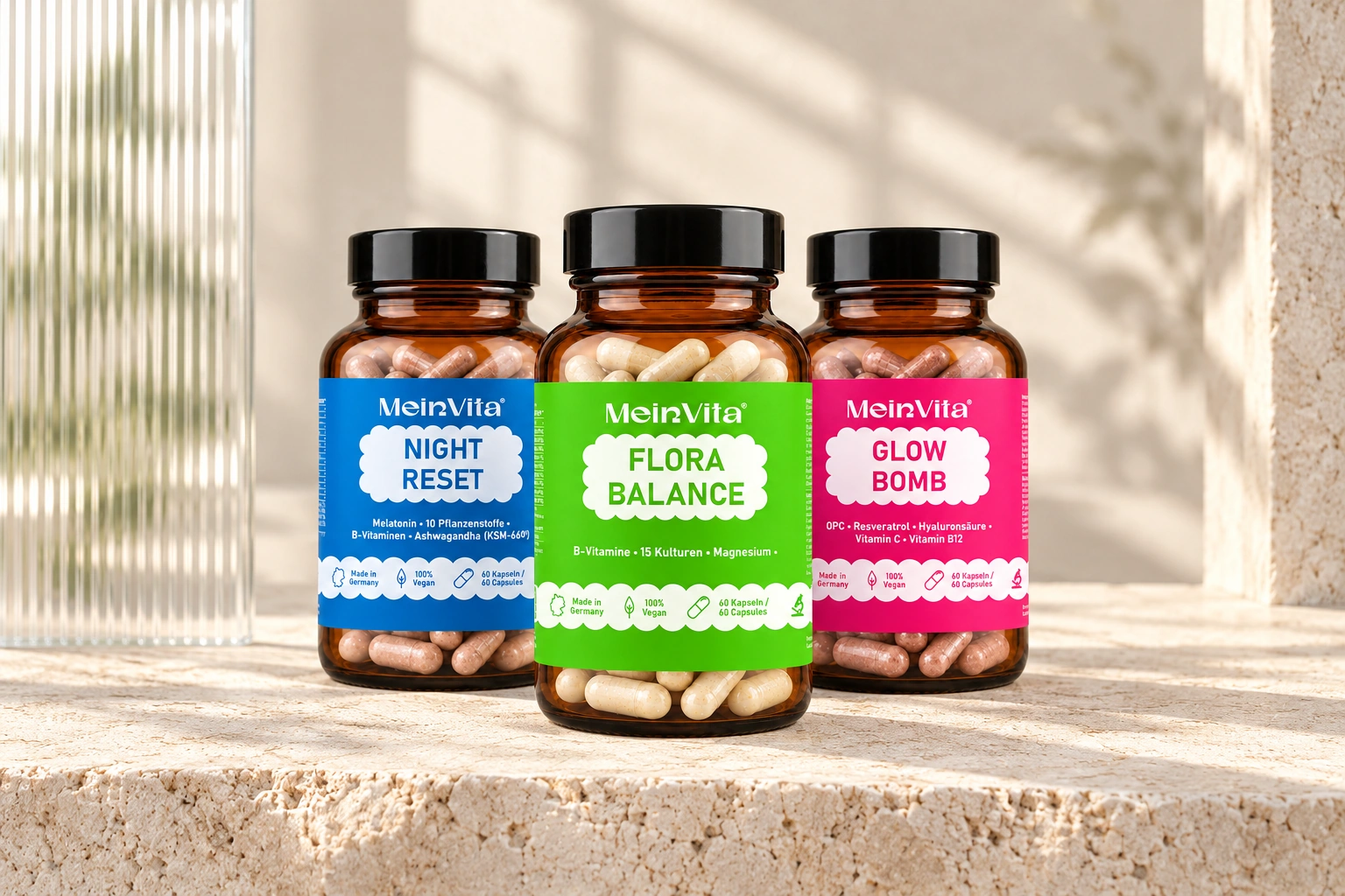 Night Reset, Flora Balance und Glow Bomb auf hellem Kalkstein neben geriffeltem Glas